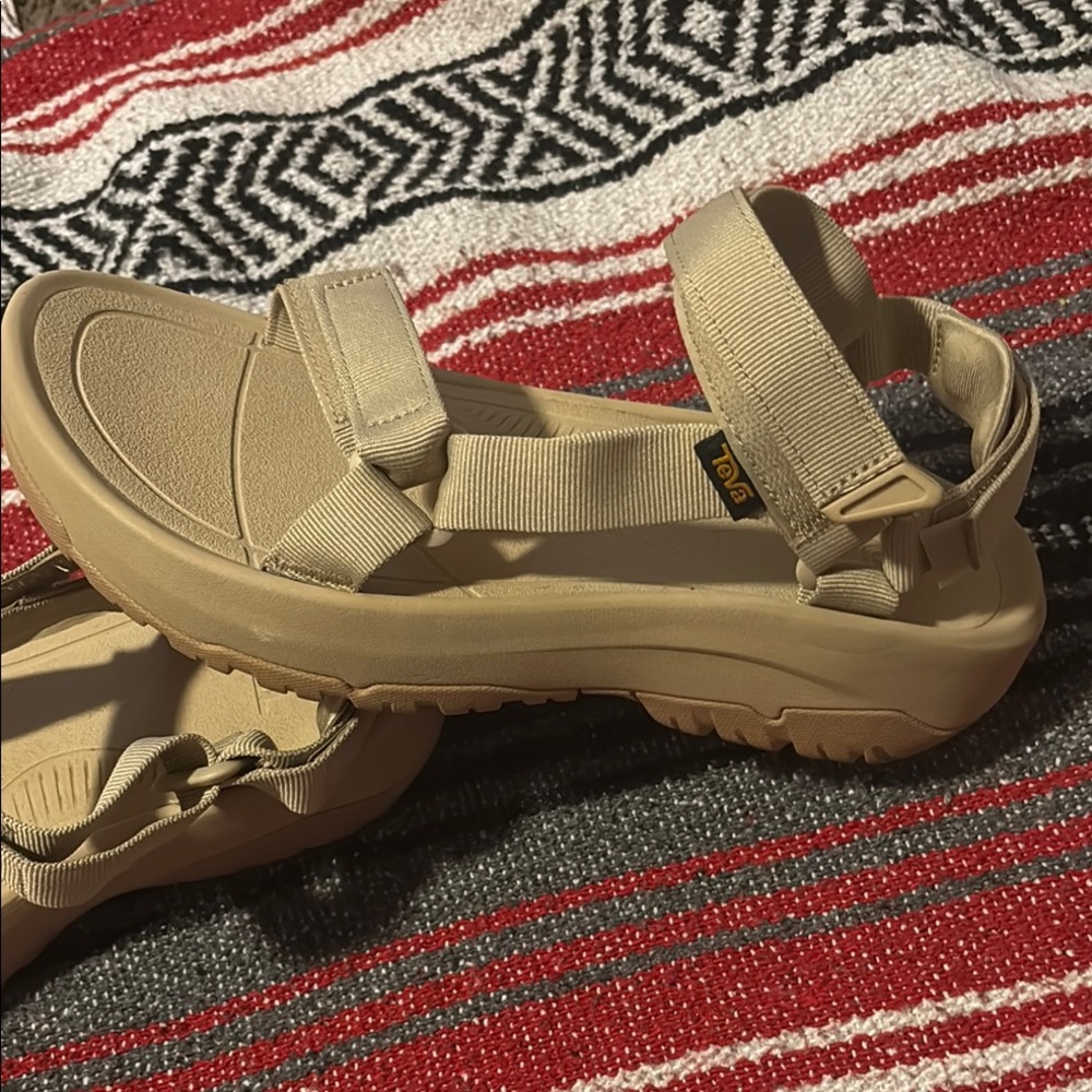 Teva Women's Sandals in Tan worn one time they are in great condition!